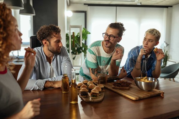 Comment organiser une soirée d'écriture de nouvelles fantastiques à thème spatial?